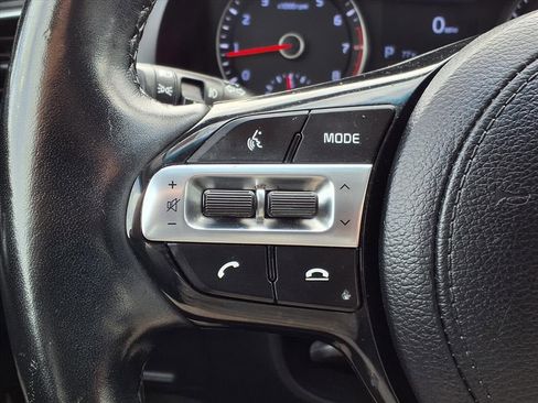 Used 2019 Kia Cadenza Technology image 15