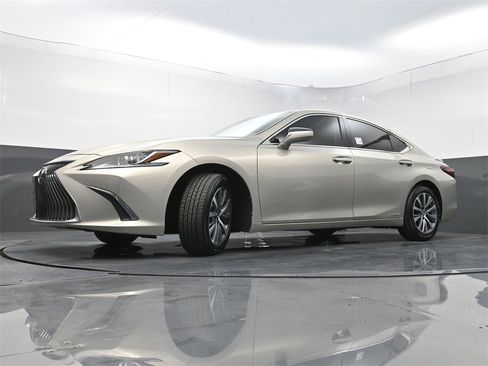 Used 2021 Lexus ES 300h w/ Premium Package image 28