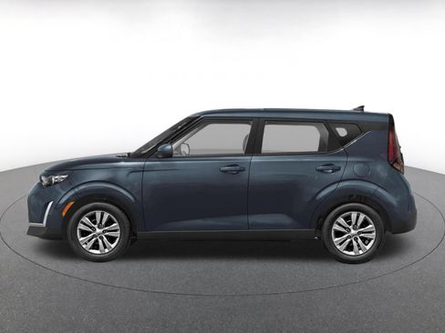 Used 2025 Kia Soul LX w/ LX Technology Package FWD image 3