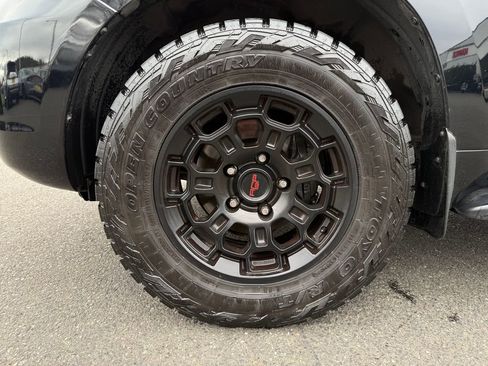 Used 2008 Toyota Land Cruiser image 11