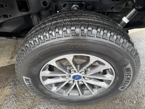 Used 2018 Ford F150 XLT w/ Equipment Group 302A Luxury AWD/4WD image 9