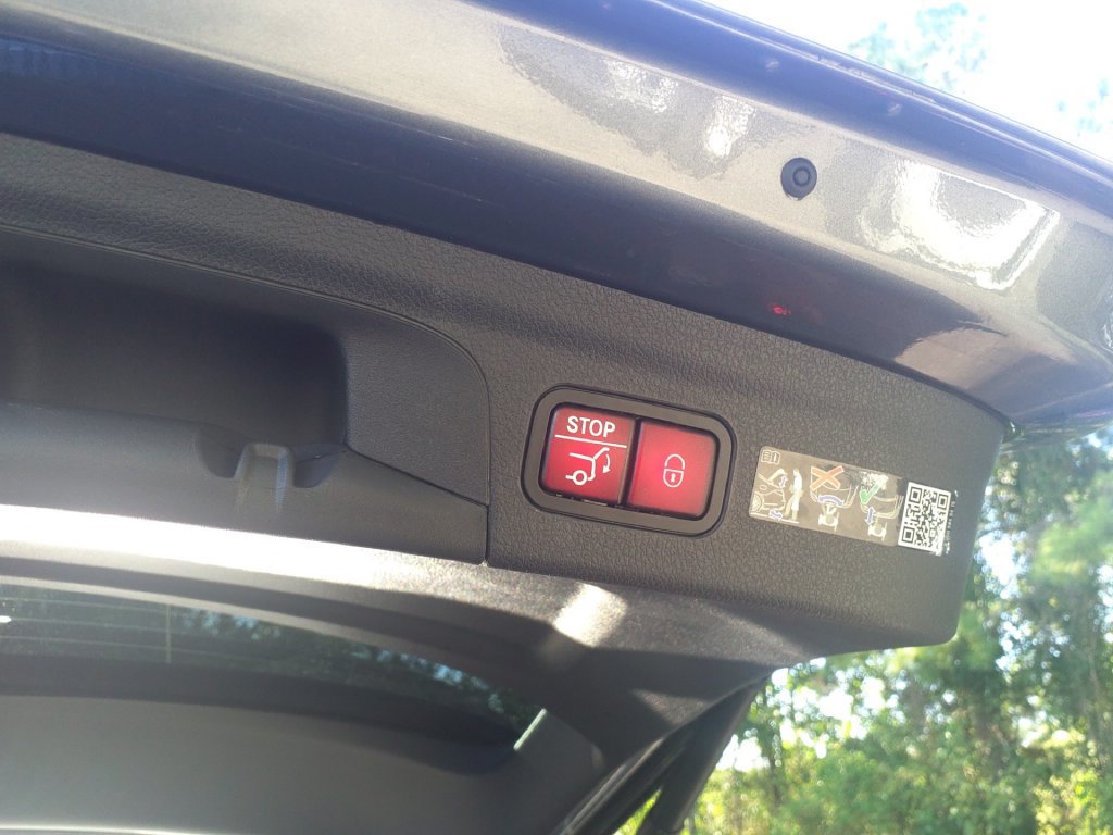 Certified 2025 Mercedes-Benz GLE 450e 4MATIC image 17