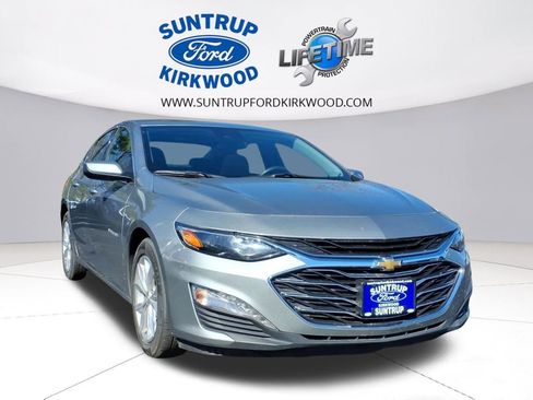 Used 2024 Chevrolet Malibu LT image 2