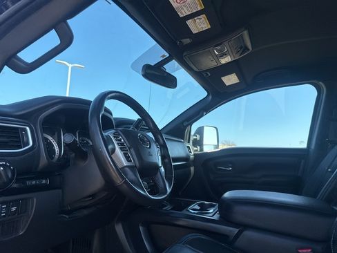 Used 2019 Nissan Titan SV w/ SV Convenience Package image 22