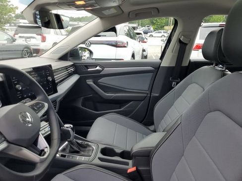 Used 2025 Volkswagen Jetta SE w/ Sunroof Package FWD image 22