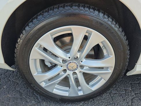 Used 2011 Mercedes-Benz E 350 4MATIC Wagon image 17