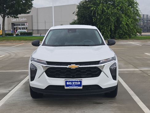 Used 2025 Chevrolet Trax LS FWD image 7