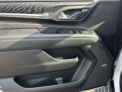 Used 2023 GMC Yukon XL Denali image 14