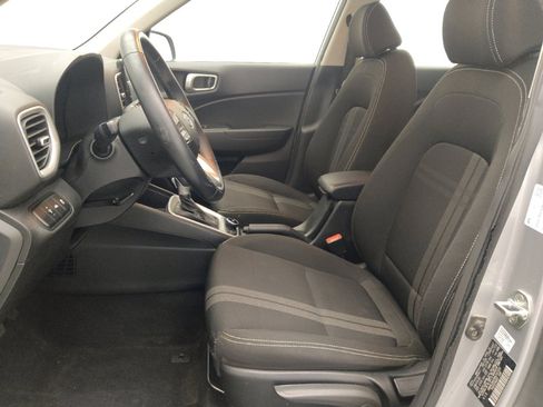 Used 2022 Hyundai Venue SEL FWD image 17