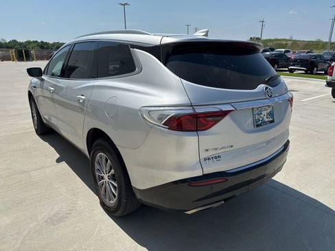 Used 2022 Buick Enclave Essence FWD image 3