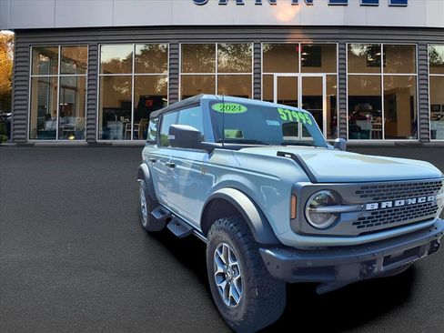 Used 2024 Ford Bronco Badlands image 3