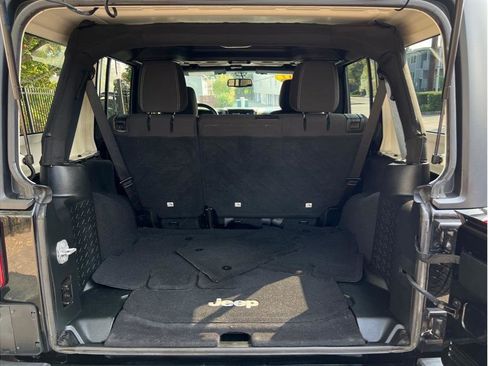 Used 2017 Jeep Wrangler Unlimited Sahara image 16