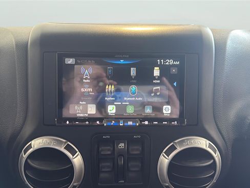 Used 2015 Jeep Wrangler Unlimited Sahara w/ Connectivity Group image 18