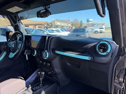 Used 2018 Jeep Wrangler Unlimited Sport S AWD/4WD image 15