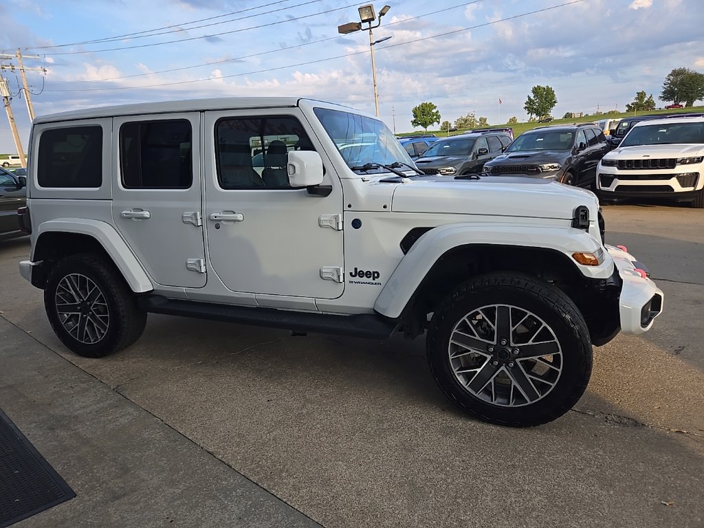 Used 2024 Jeep Wrangler High Altitude AWD/4WD image 37