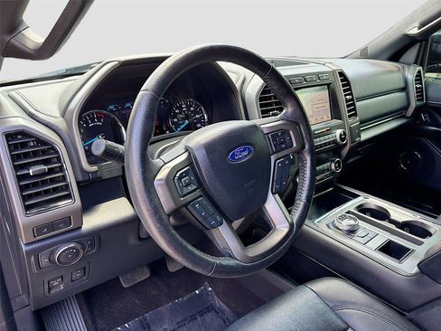 Used 2019 Ford Expedition XLT w/ Equipment Group 202A RWD image 9