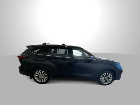 Used 2024 Toyota Highlander Platinum image 9