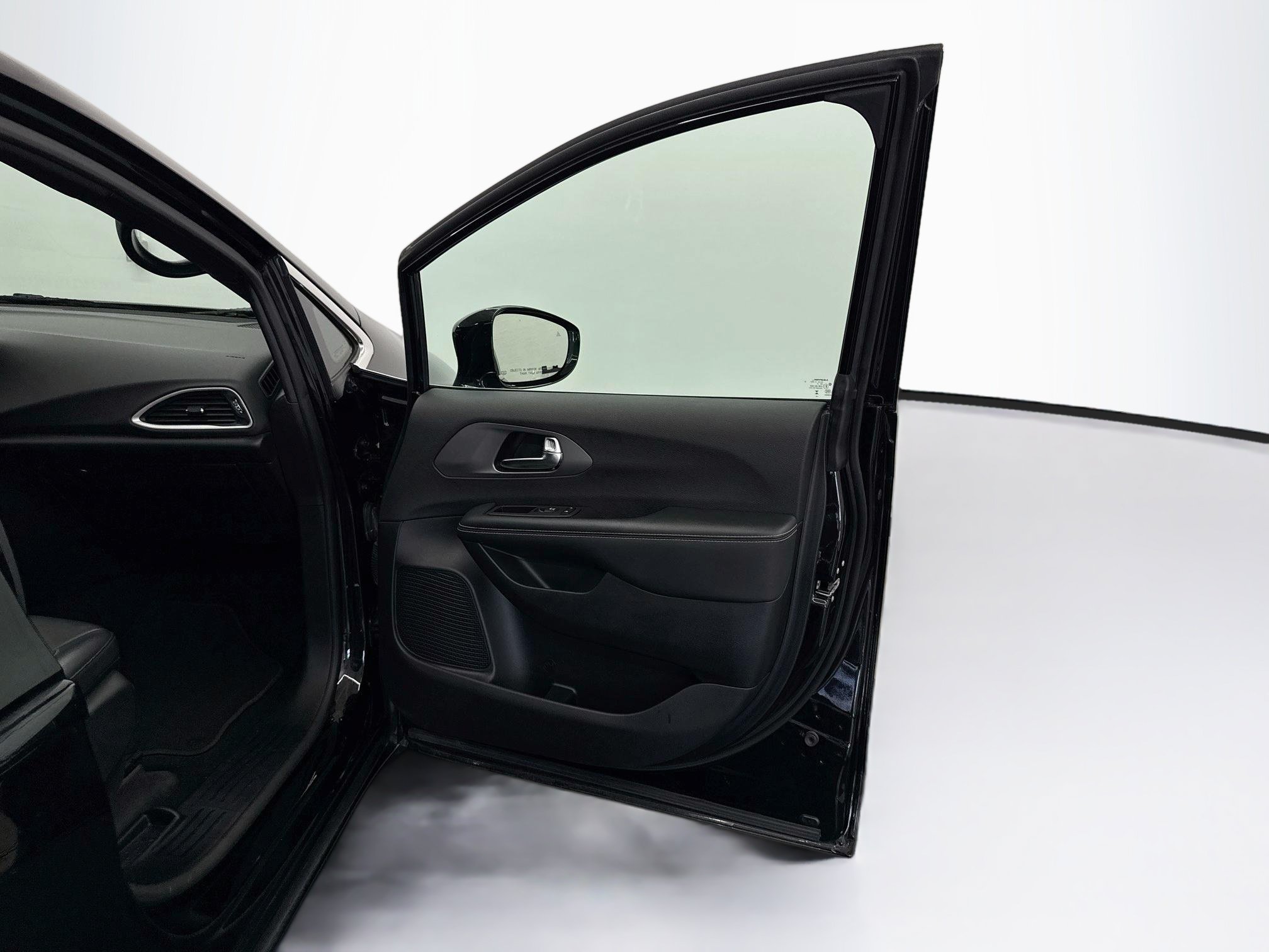 Used 2025 Chrysler Pacifica Select FWD image 33