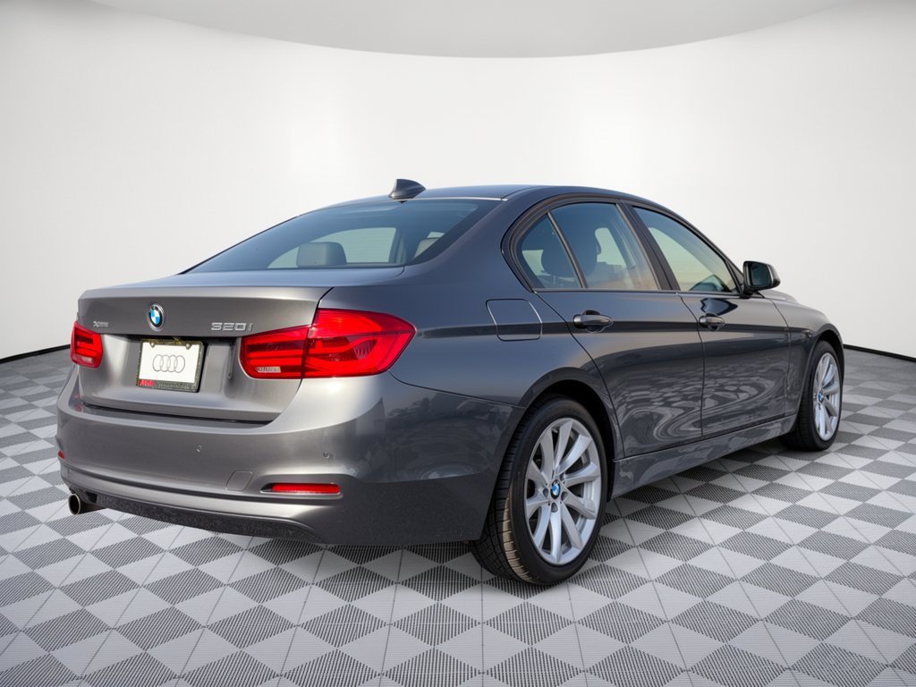 Used 2017 BMW 320i xDrive Sedan AWD/4WD image 9