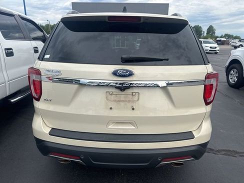 Used 2018 Ford Explorer XLT FWD image 5