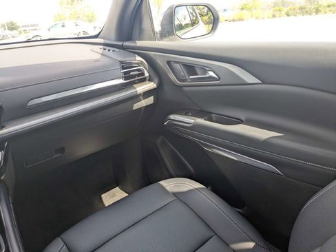 Used 2025 Chevrolet Traverse LT FWD image 21