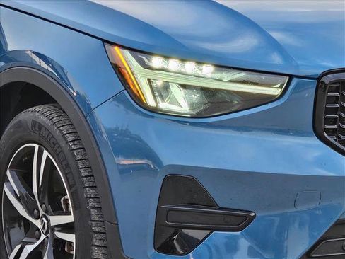 Used 2024 Volvo XC40 B5 Core w/ Climate Package AWD/4WD image 4