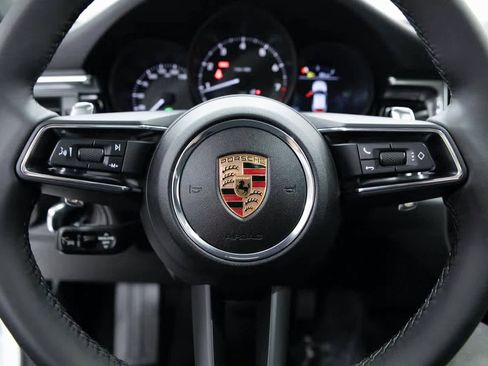 Certified 2025 Porsche Macan image 14