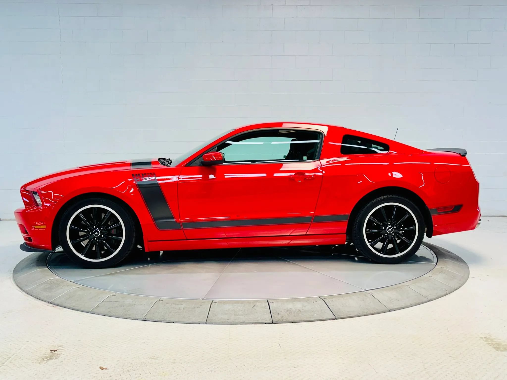 Used 2013 Ford Mustang Boss 302 RWD image 2