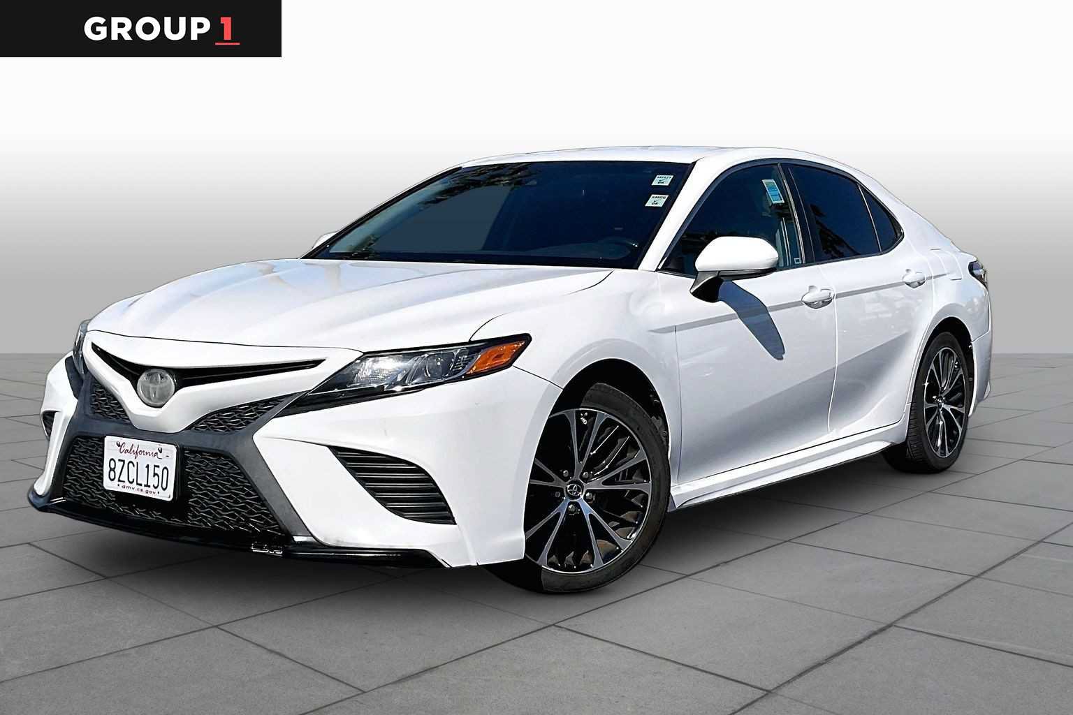 Used 2018 Toyota Camry SE FWD image 1