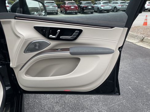 New 2026 Mercedes-Benz EQS 400 4MATIC SUV image 46