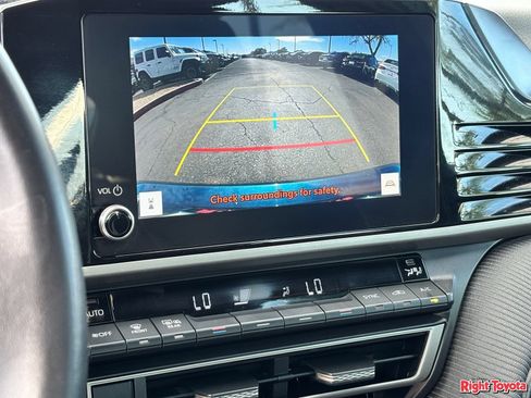 Used 2025 Toyota Camry SE FWD image 28