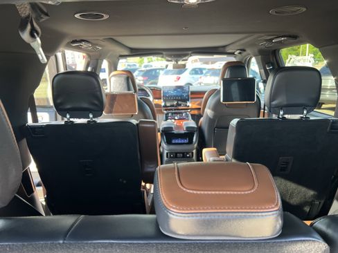 Used 2023 Lincoln Navigator Reserve AWD/4WD image 25