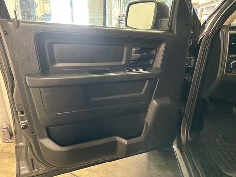 Used 2017 RAM 1500 ST w/ SXT Appearance Group image 8