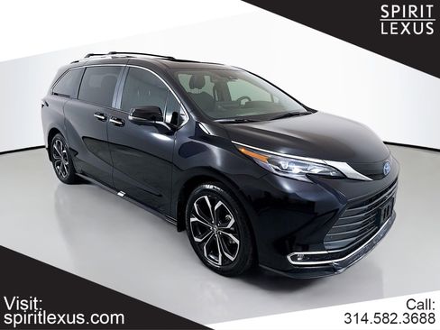 Used 2025 Toyota Sienna Platinum FWD image 1