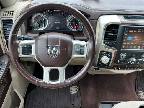 Used 2014 RAM 1500 Laramie w/ Convenience Group AWD/4WD image 16
