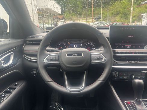 Used 2025 Jeep Compass Trailhawk AWD/4WD image 33
