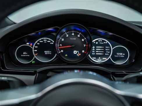 Used 2023 Porsche Cayenne Platinum Edition image 22