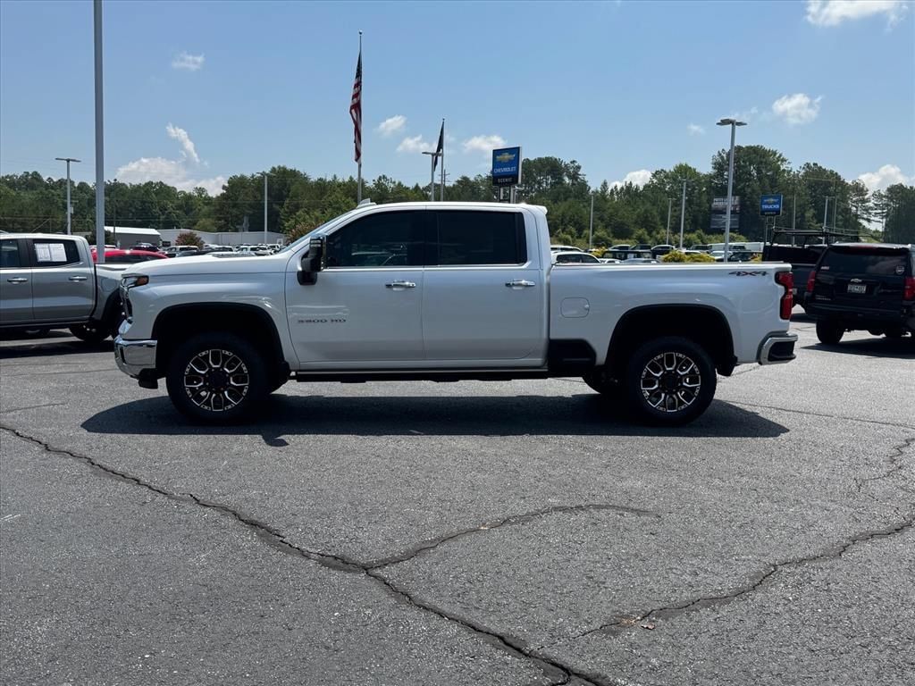 Used 2024 Chevrolet Silverado 3500 LTZ w/ LTZ Convenience Package AWD/4WD image 6