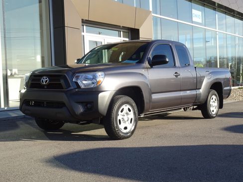 Used 2015 Toyota Tacoma image 1
