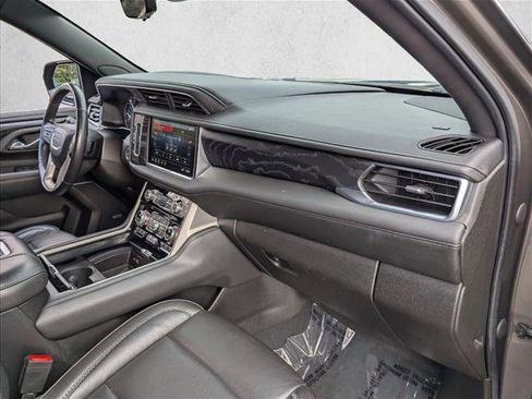 Used 2021 GMC Yukon Denali w/ Denali Premium Package image 20
