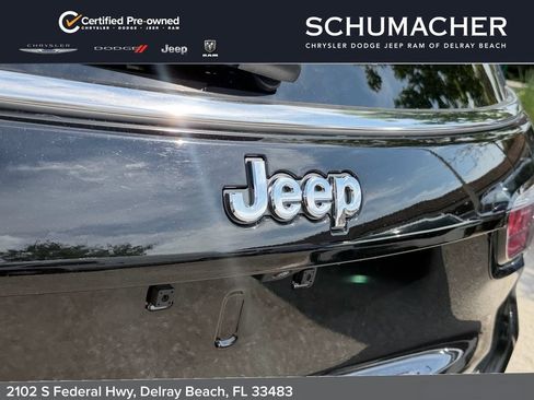 Used 2024 Jeep Compass Latitude AWD/4WD image 16