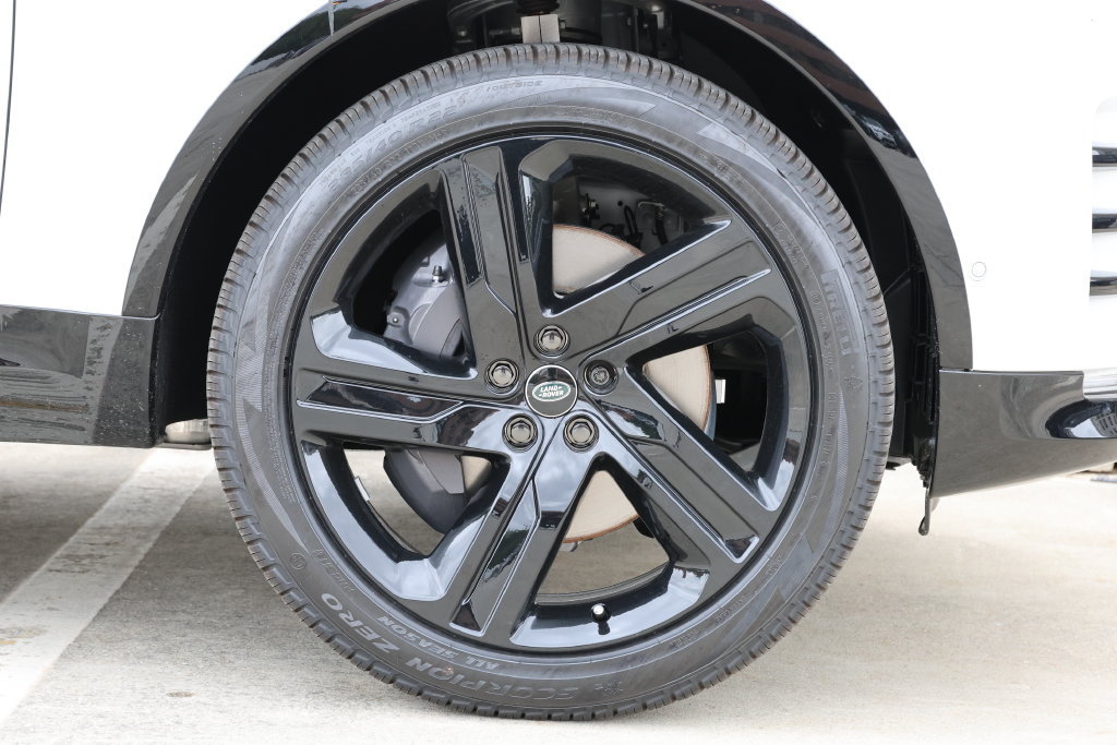 New 2026 Land Rover Discovery Limited Edition AWD/4WD image 7