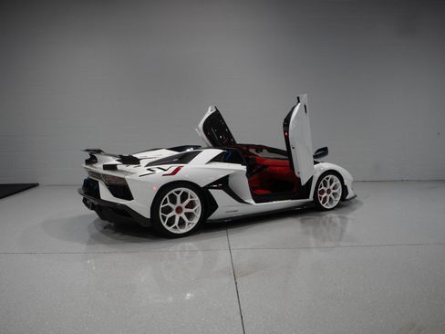 Used 2020 Lamborghini Aventador SVJ AWD/4WD image 55
