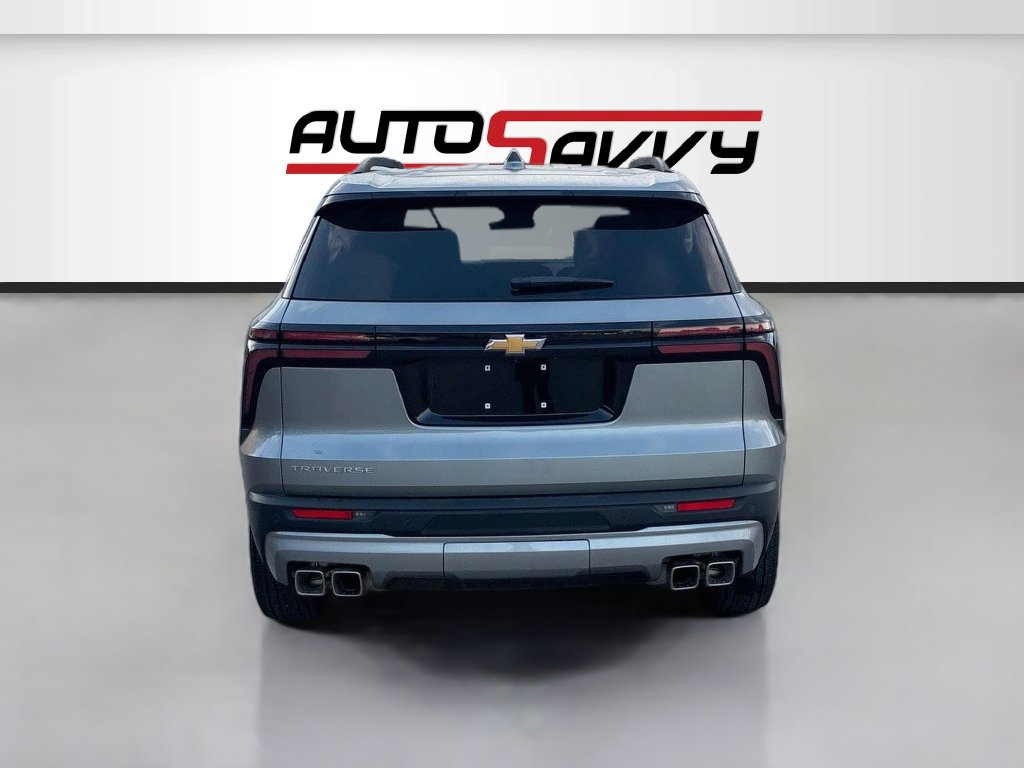 Used 2026 Chevrolet Traverse LT w/ LPO, Floor Liner Package FWD image 7