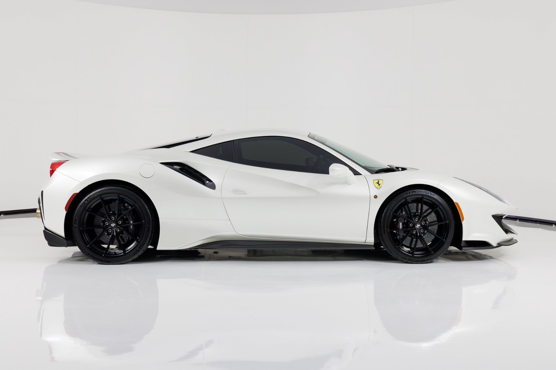 Used 2020 Ferrari 488 Pista Coupe RWD image 2
