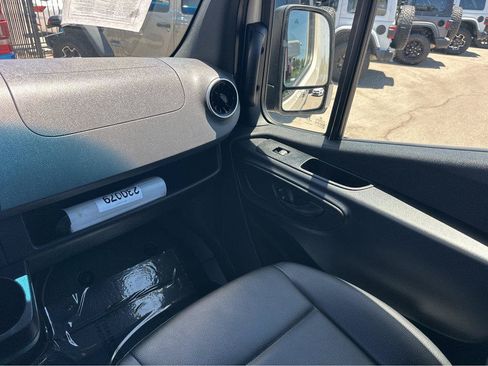 Used 2023 Mercedes-Benz Sprinter 2500 image 17