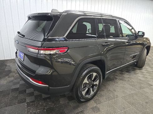 Used 2023 Jeep Grand Cherokee 4WD 4xe image 10