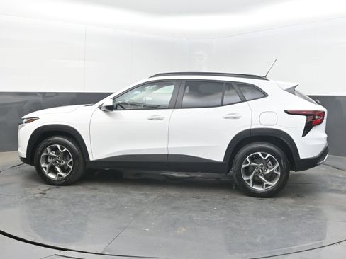 New 2026 Chevrolet Trax LT w/ Driver Confidence Package FWD image 7