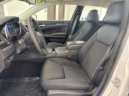 Used 2023 Chrysler 300 Touring AWD/4WD image 5