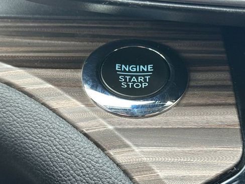 Used 2023 Ford Explorer Limited image 32